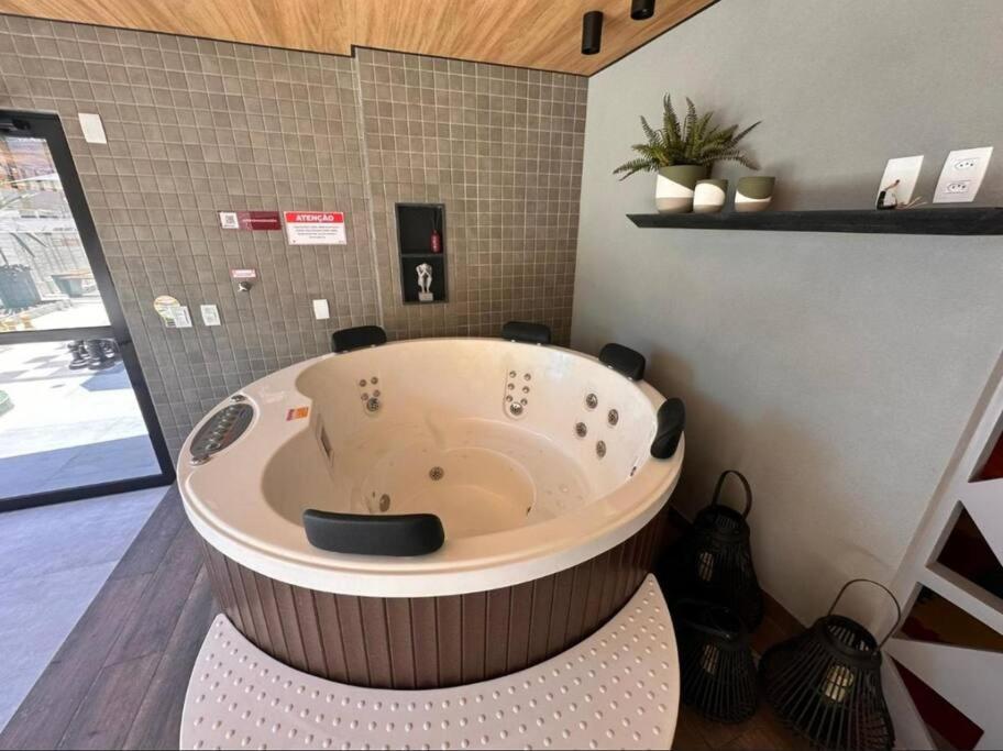 Apartamento quarto e sala a 260m da Praia