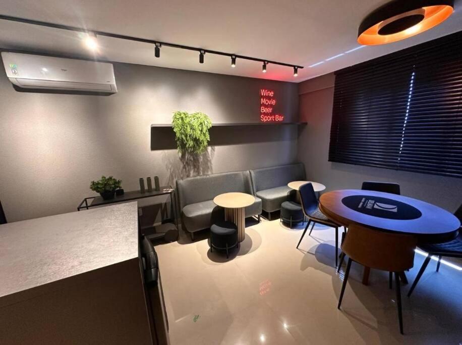 Apartamento quarto e sala a 260m da Praia