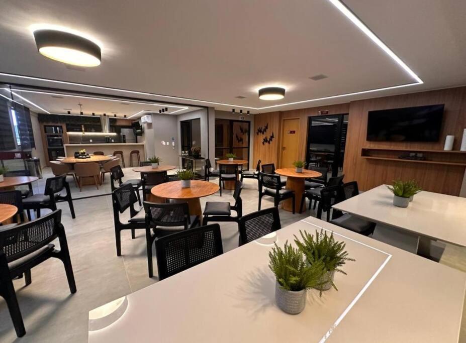 Apartamento quarto e sala a 260m da Praia