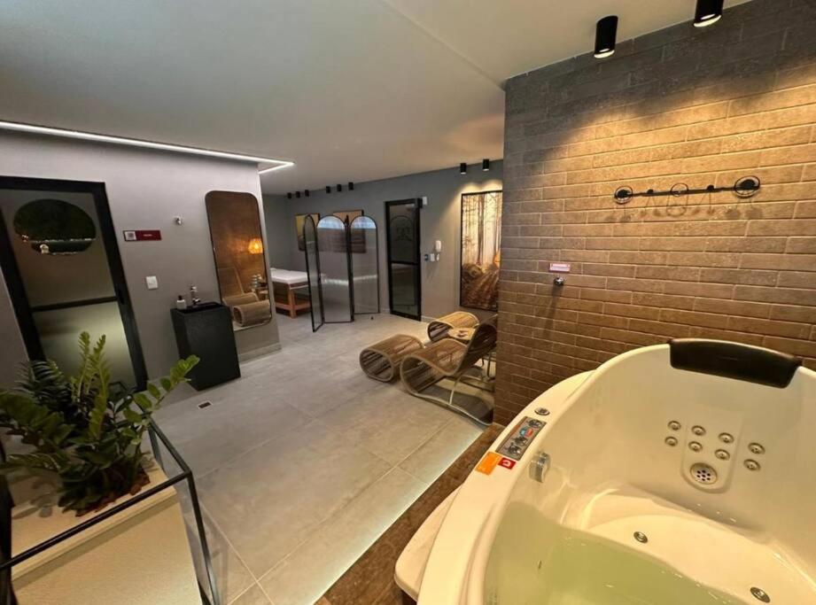 Apartamento quarto e sala a 260m da Praia
