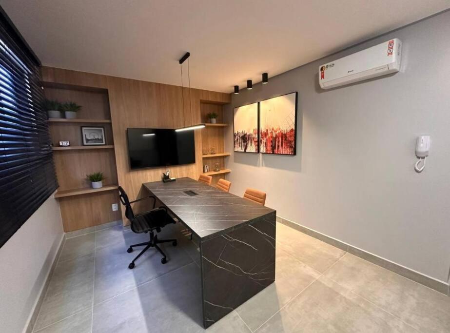 Apartamento quarto e sala a 260m da Praia