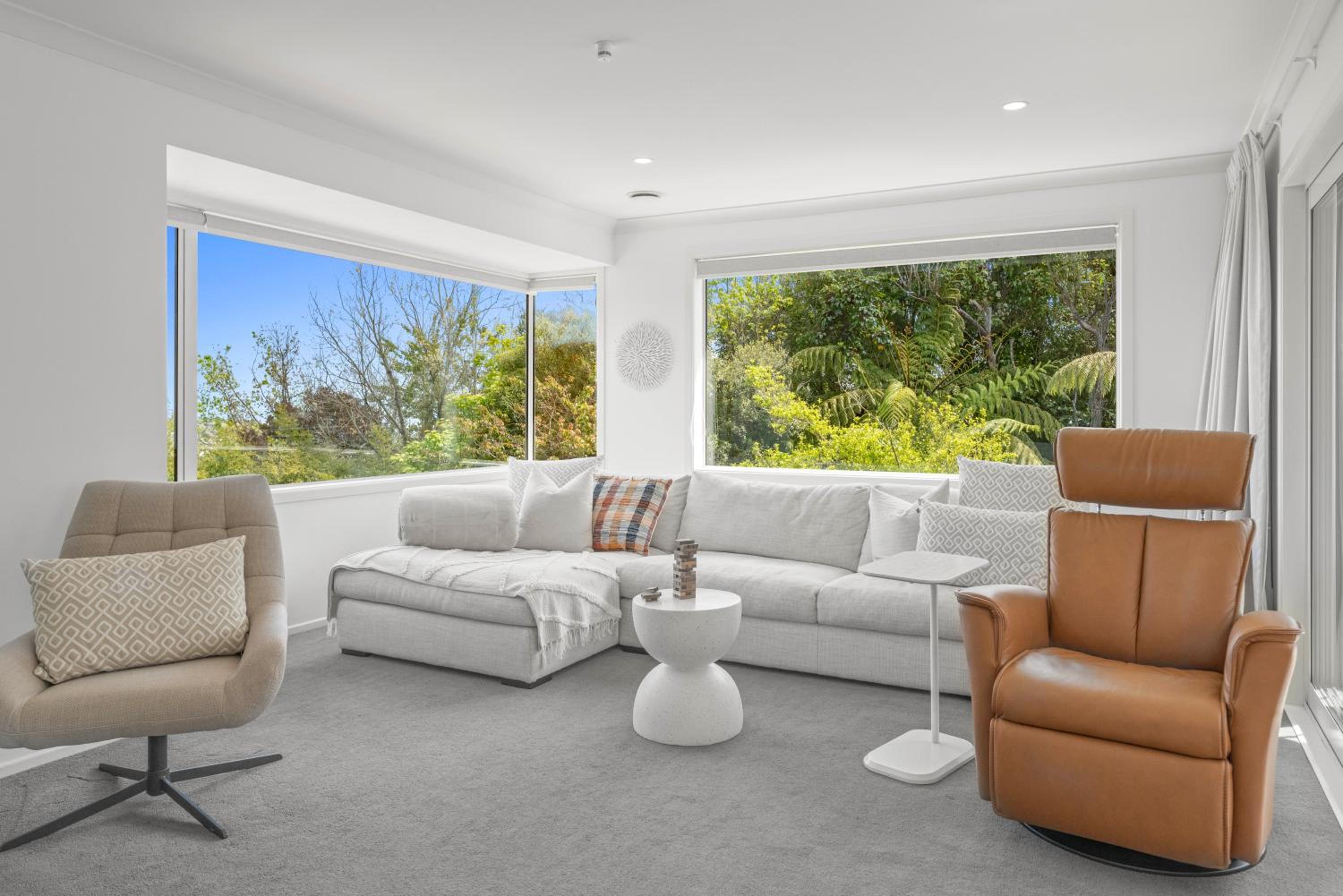 Tuis and Pools - Lake Taupo Holiday Home view 5