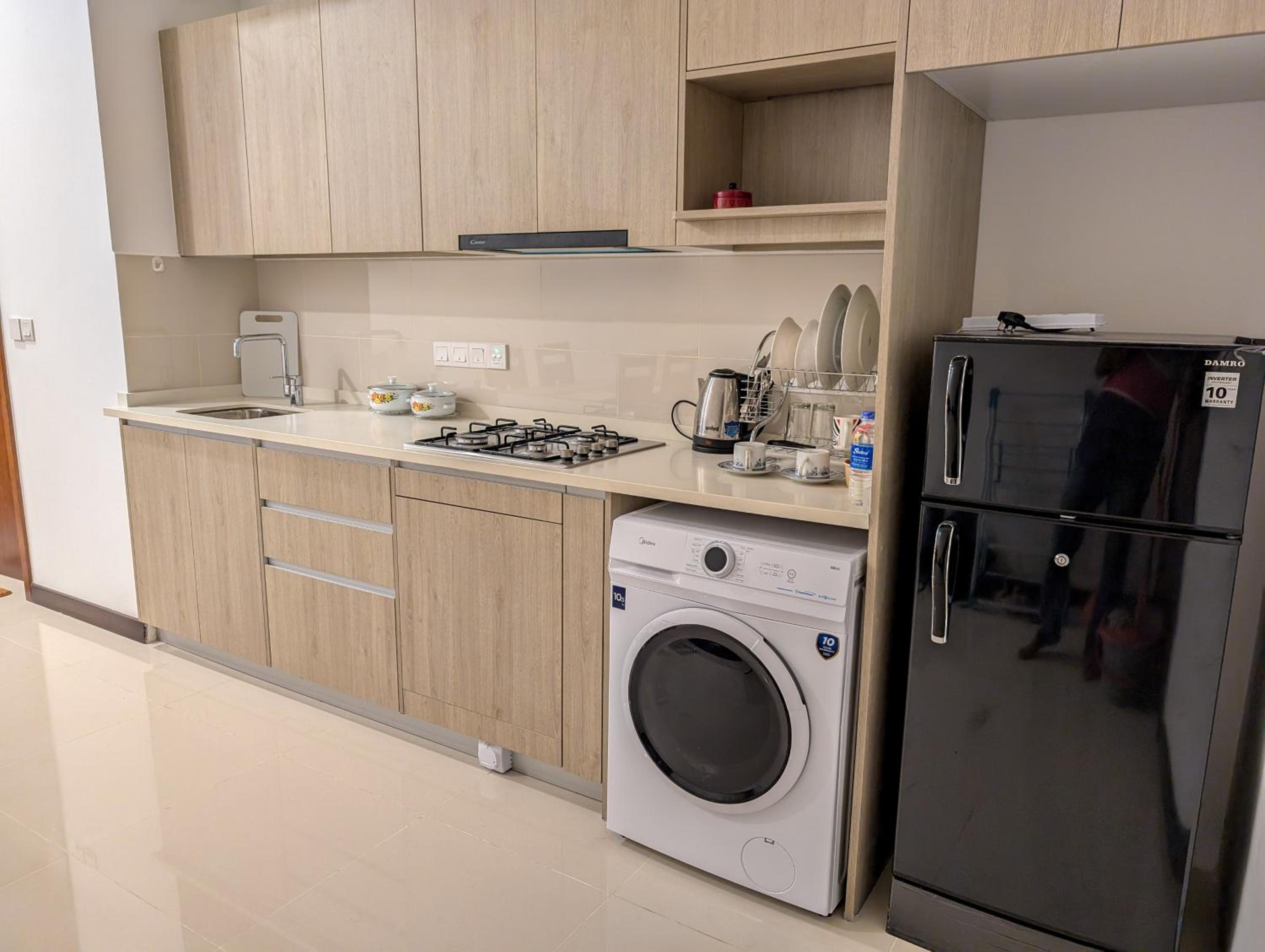 Manje's apartment in Trizen skyline, Union place view 2