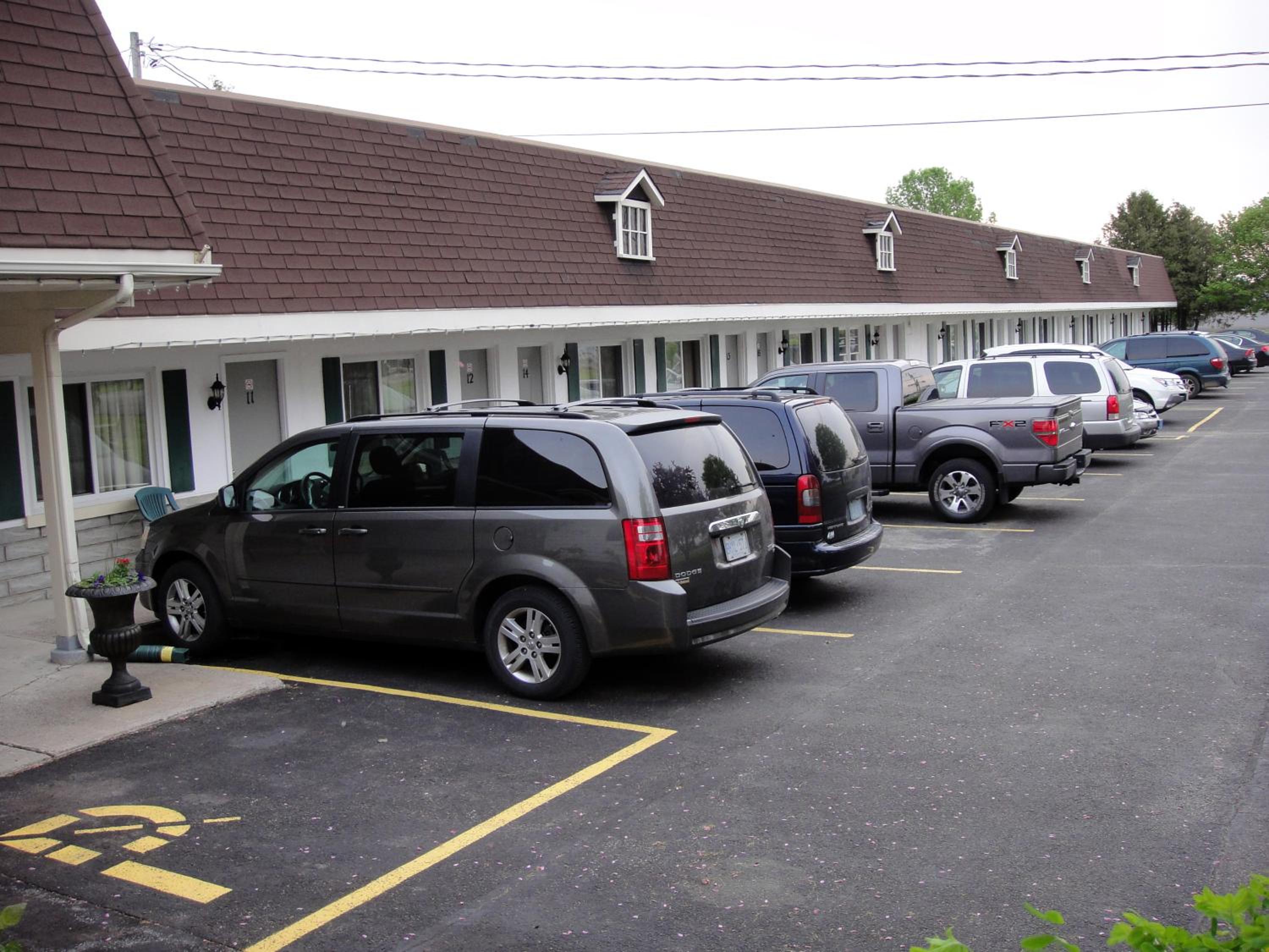 Country Squire Motel