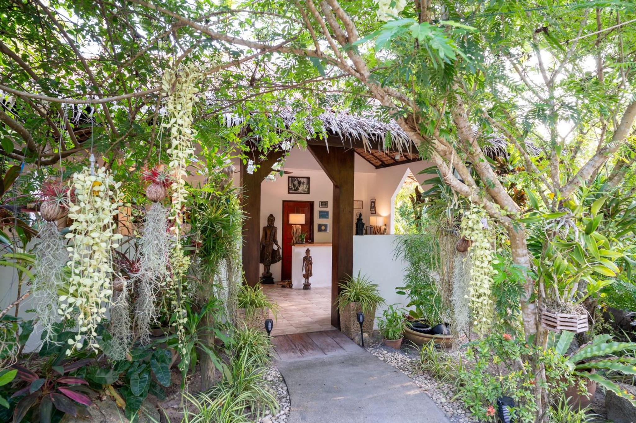 Tropical Season Villa Resort