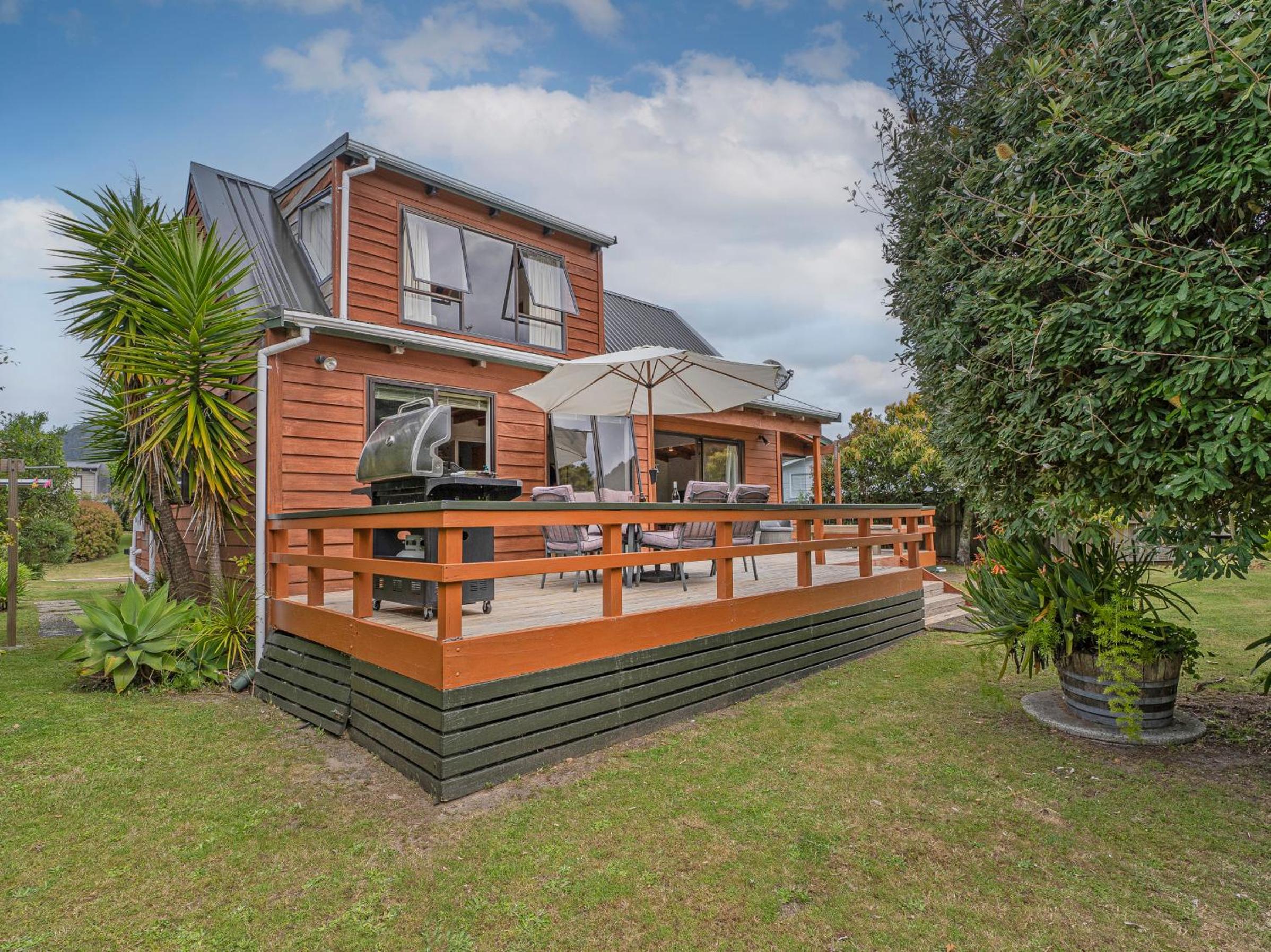Sea Breeze Bach - Pauanui Holiday Home view 4