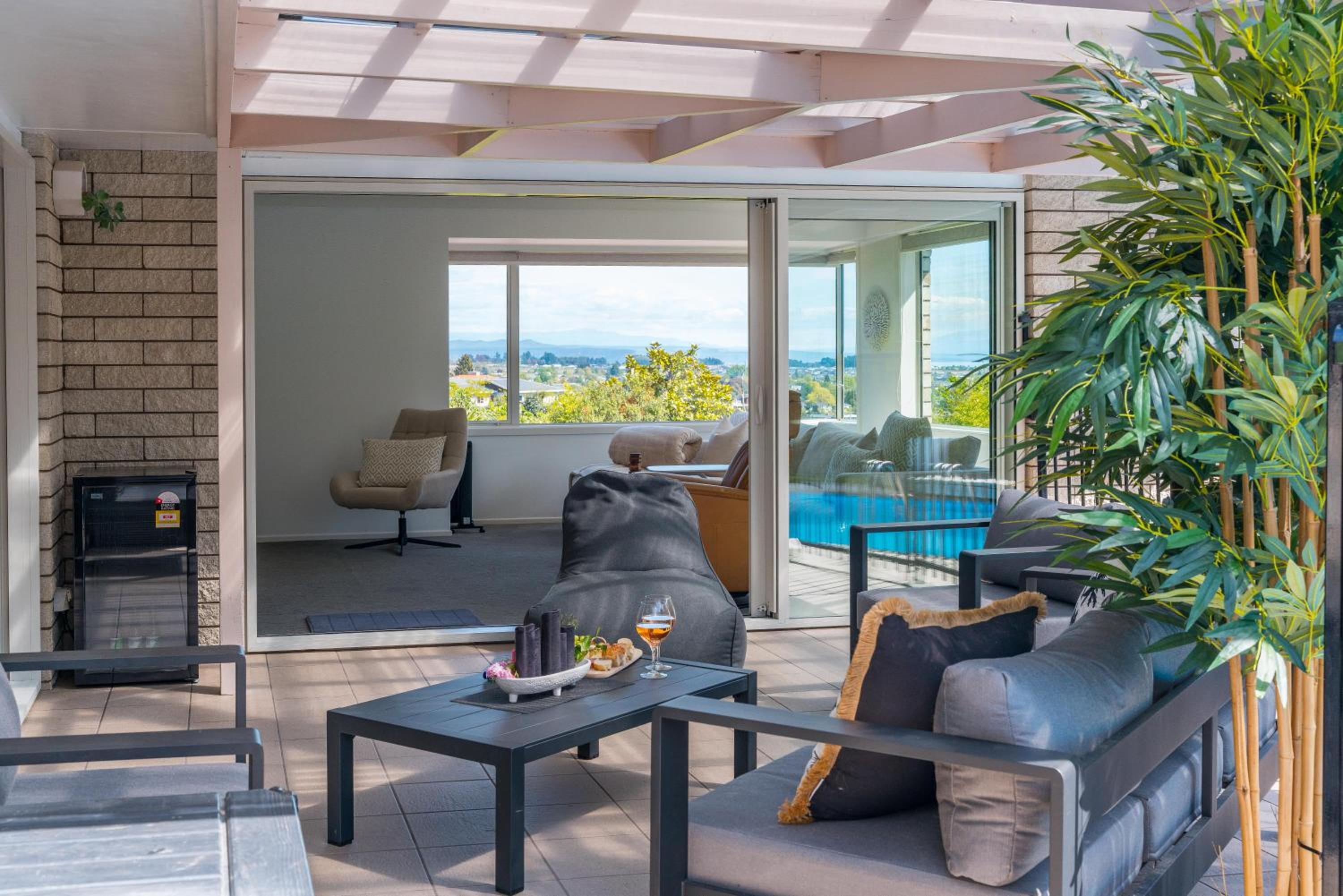Tuis and Pools - Lake Taupo Holiday Home view 2