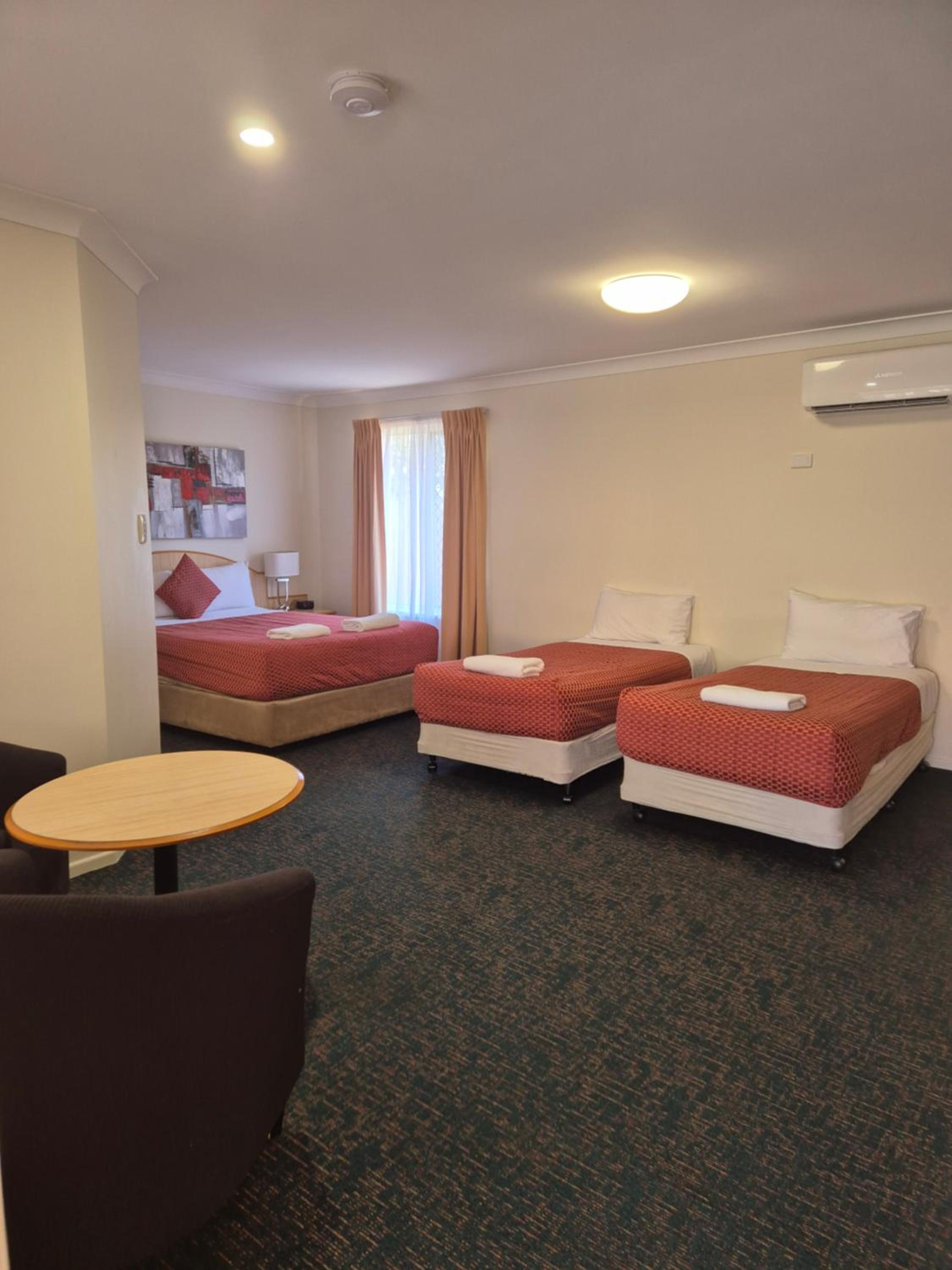Cotswold Motor Inn