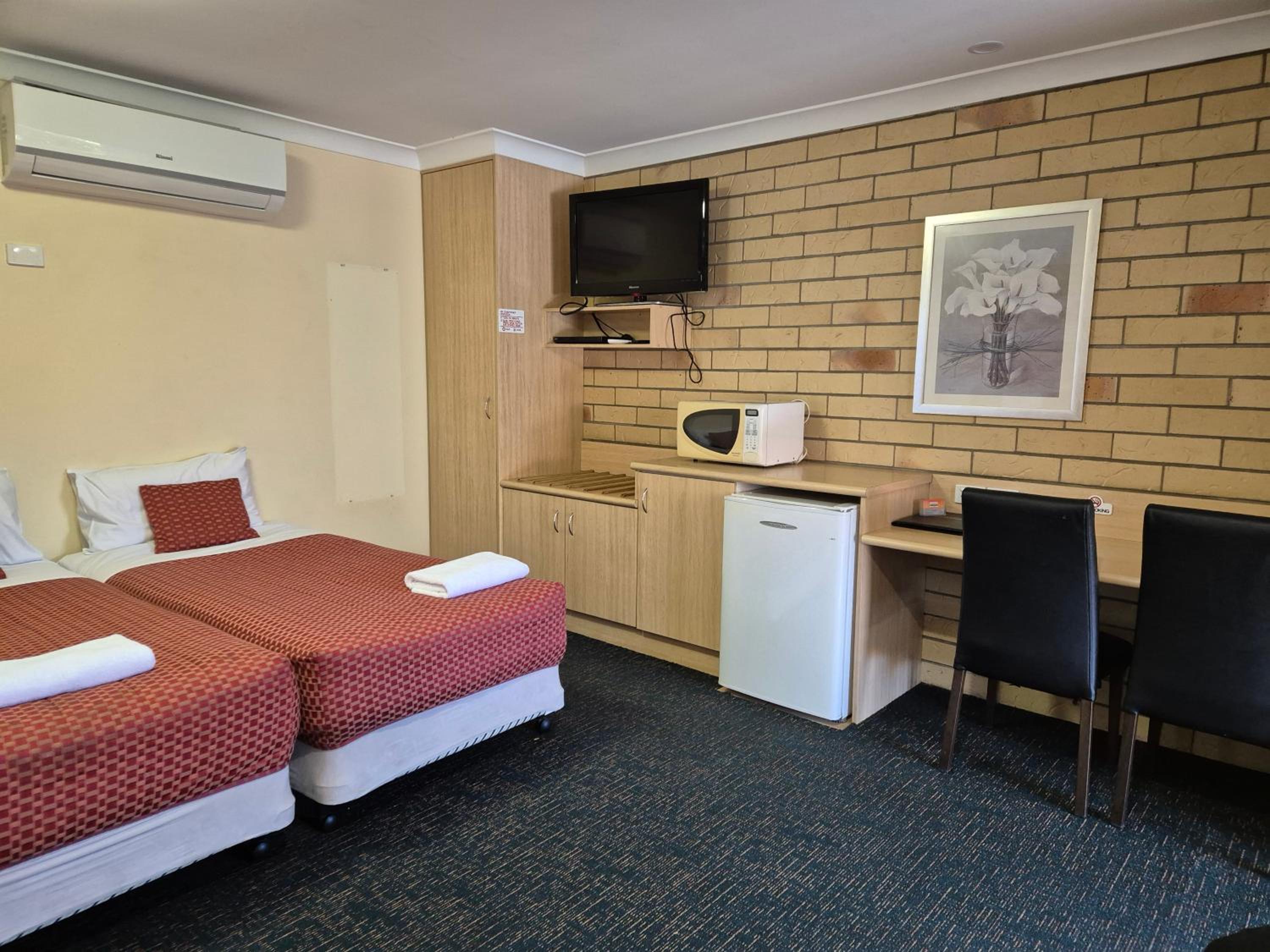 Cotswold Motor Inn