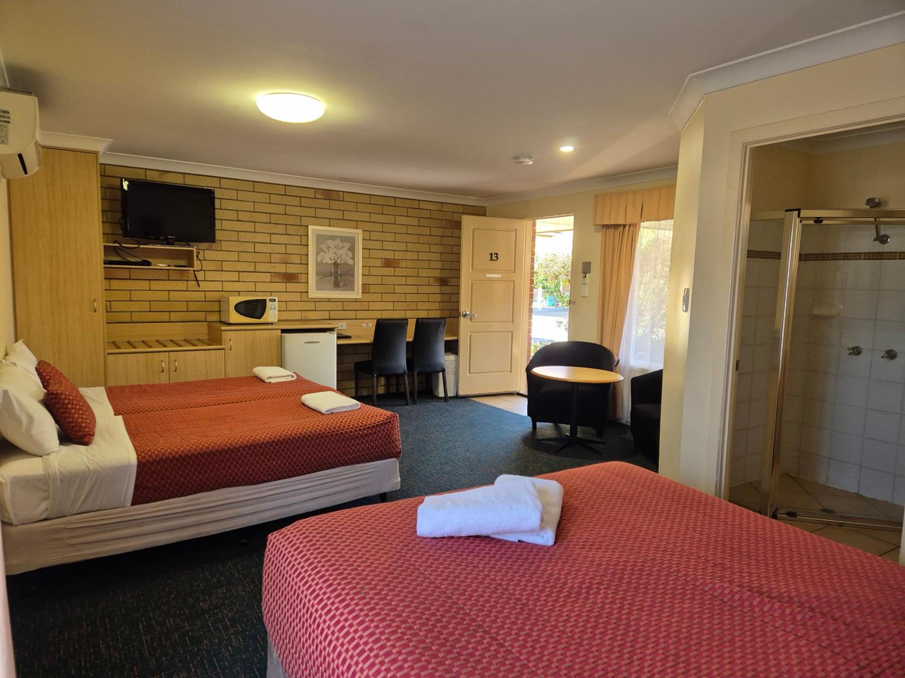 Cotswold Motor Inn