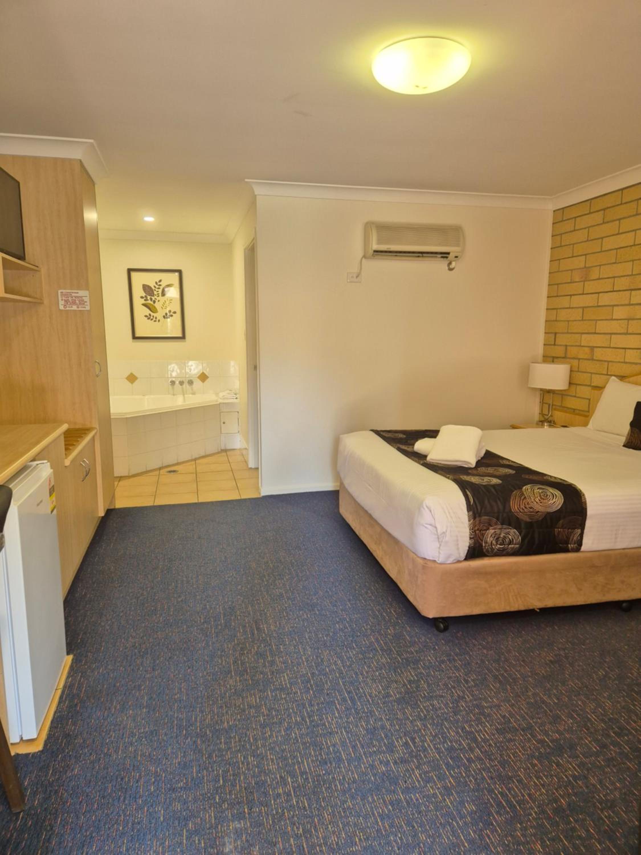 Cotswold Motor Inn