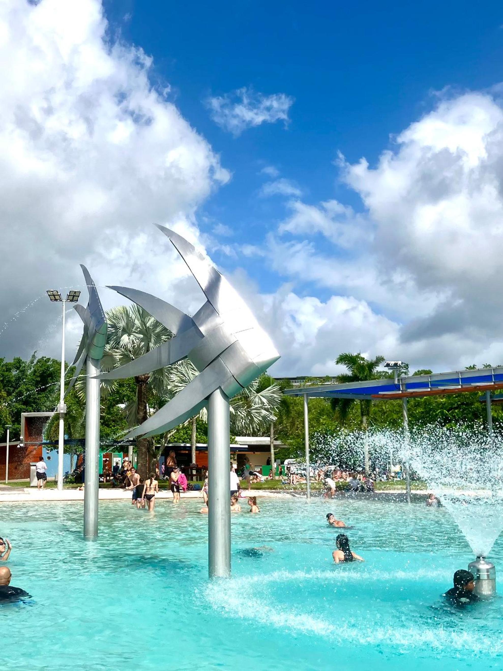 Cairns Esplanade Lagoon Apartment