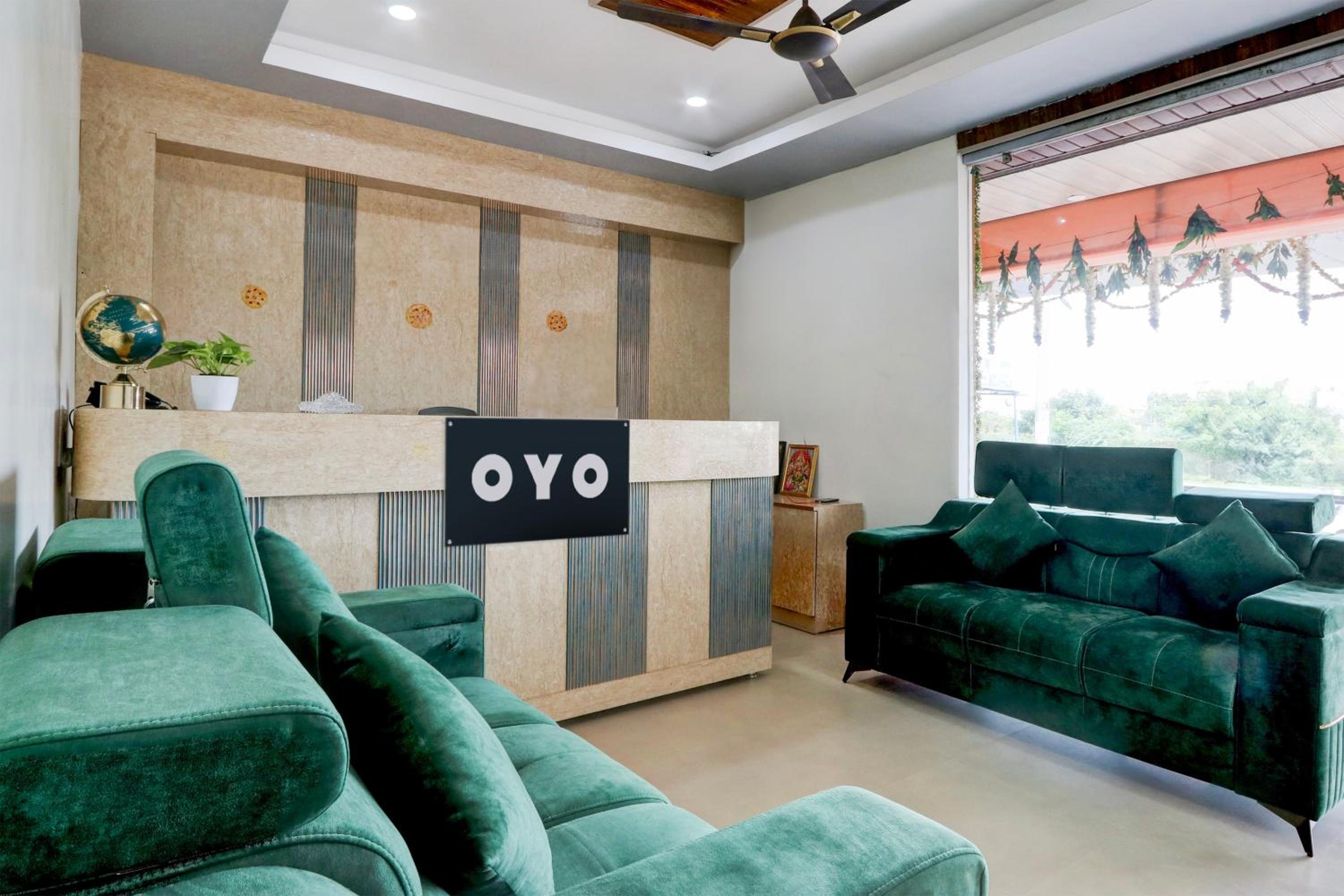 Lobby & Reception