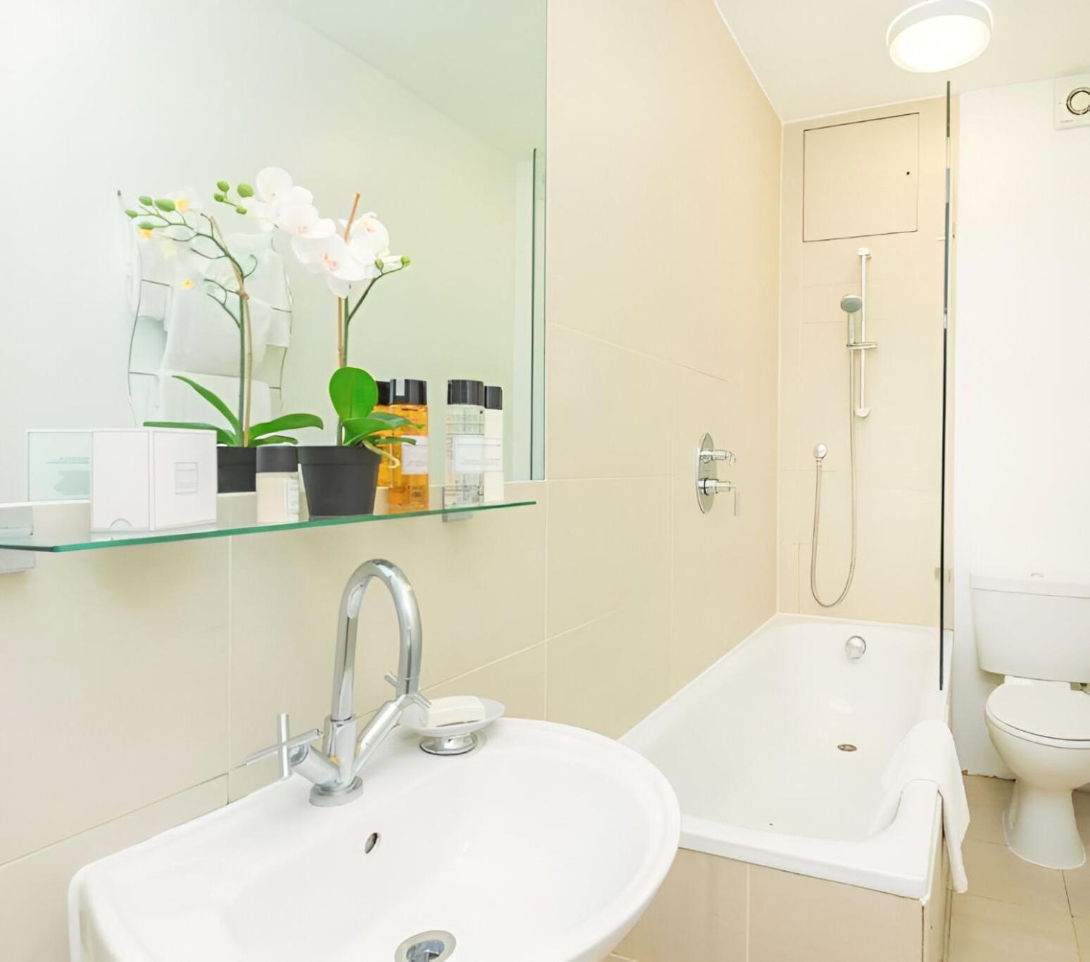 Picton 2BR Apartment - Prime Location & Comfort
