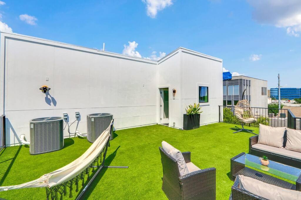 Newly Constructed Winsome Village - A Galleria Area