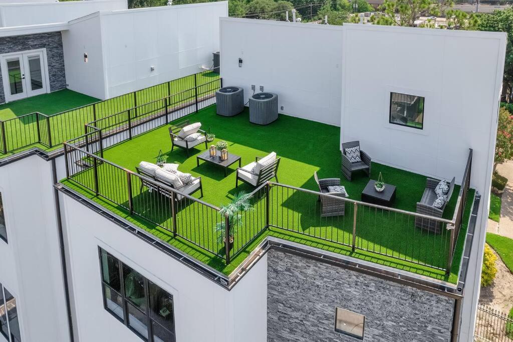 Newly Constructed Winsome Village - A Galleria Area