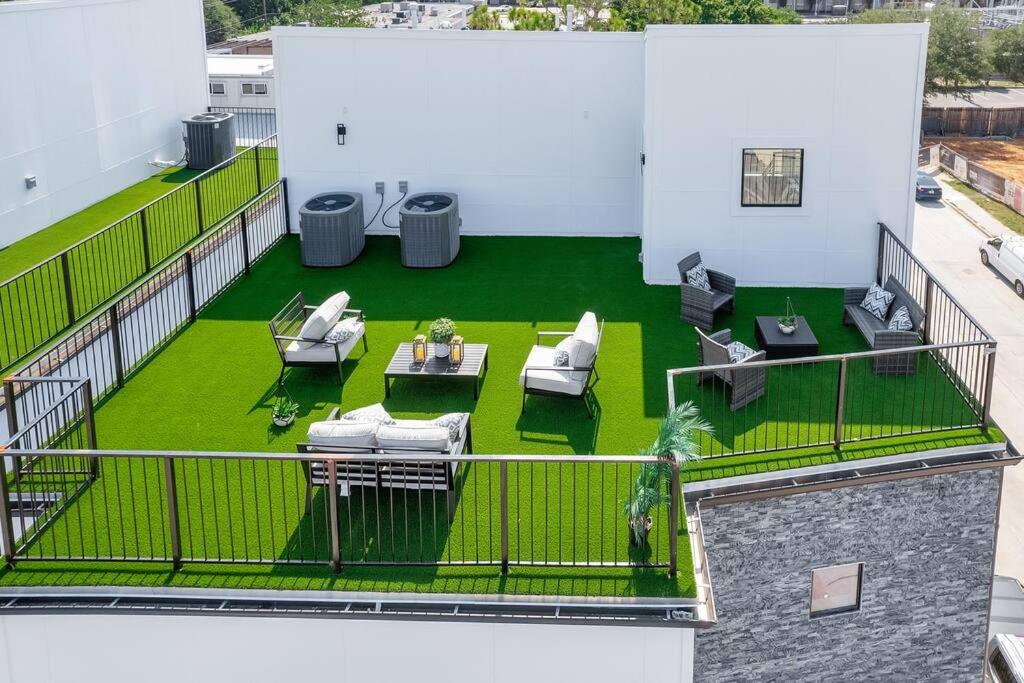 Newly Constructed Winsome Village - A Galleria Area