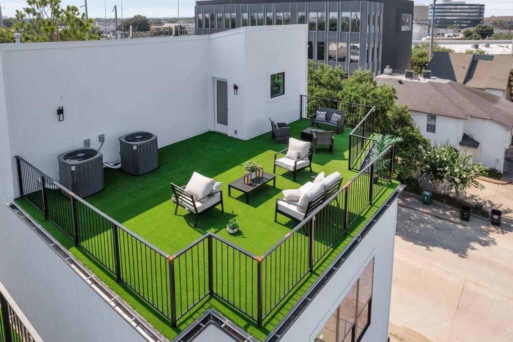 Newly Constructed Winsome Village - A Galleria Area