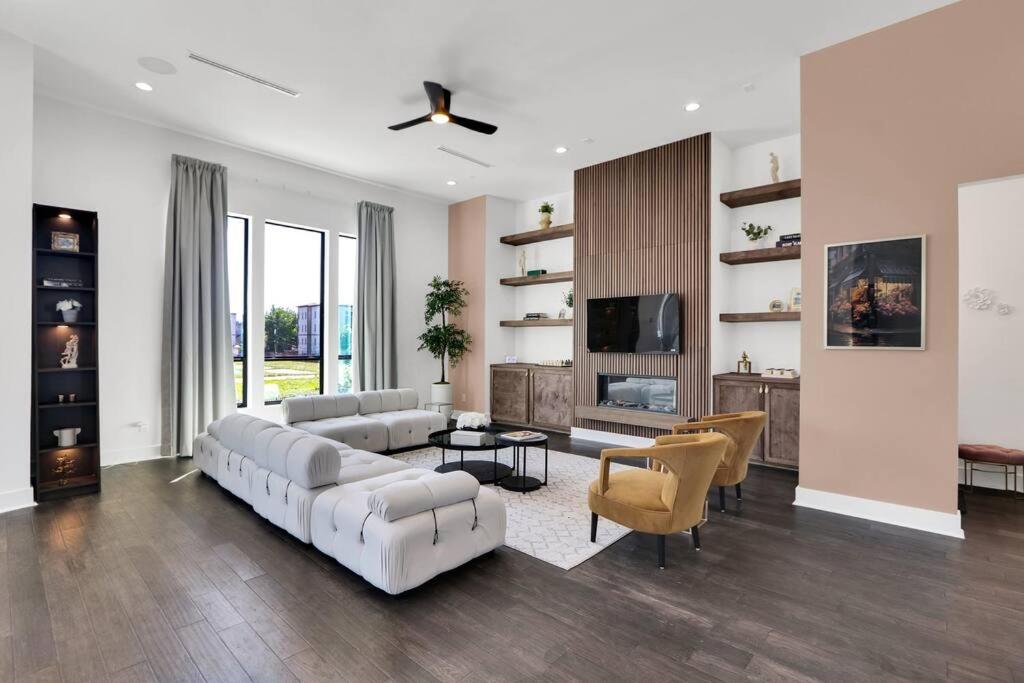 Newly Constructed Winsome Village - A Galleria Area