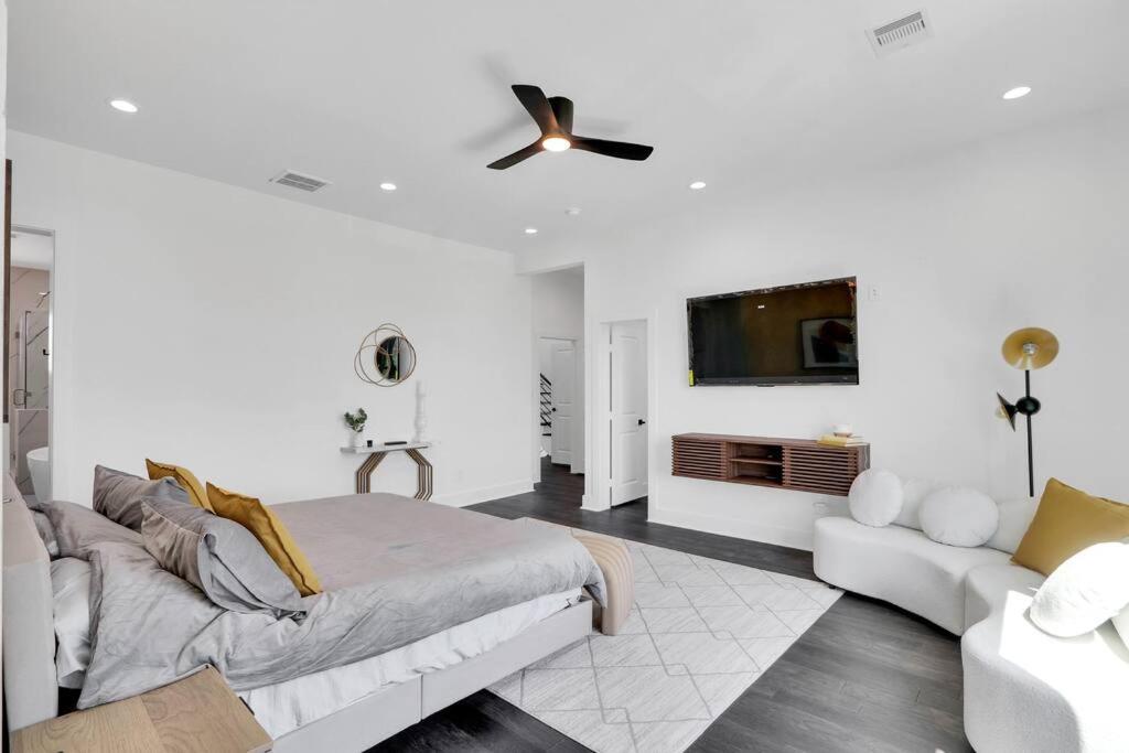 Newly Constructed Winsome Village - A Galleria Area