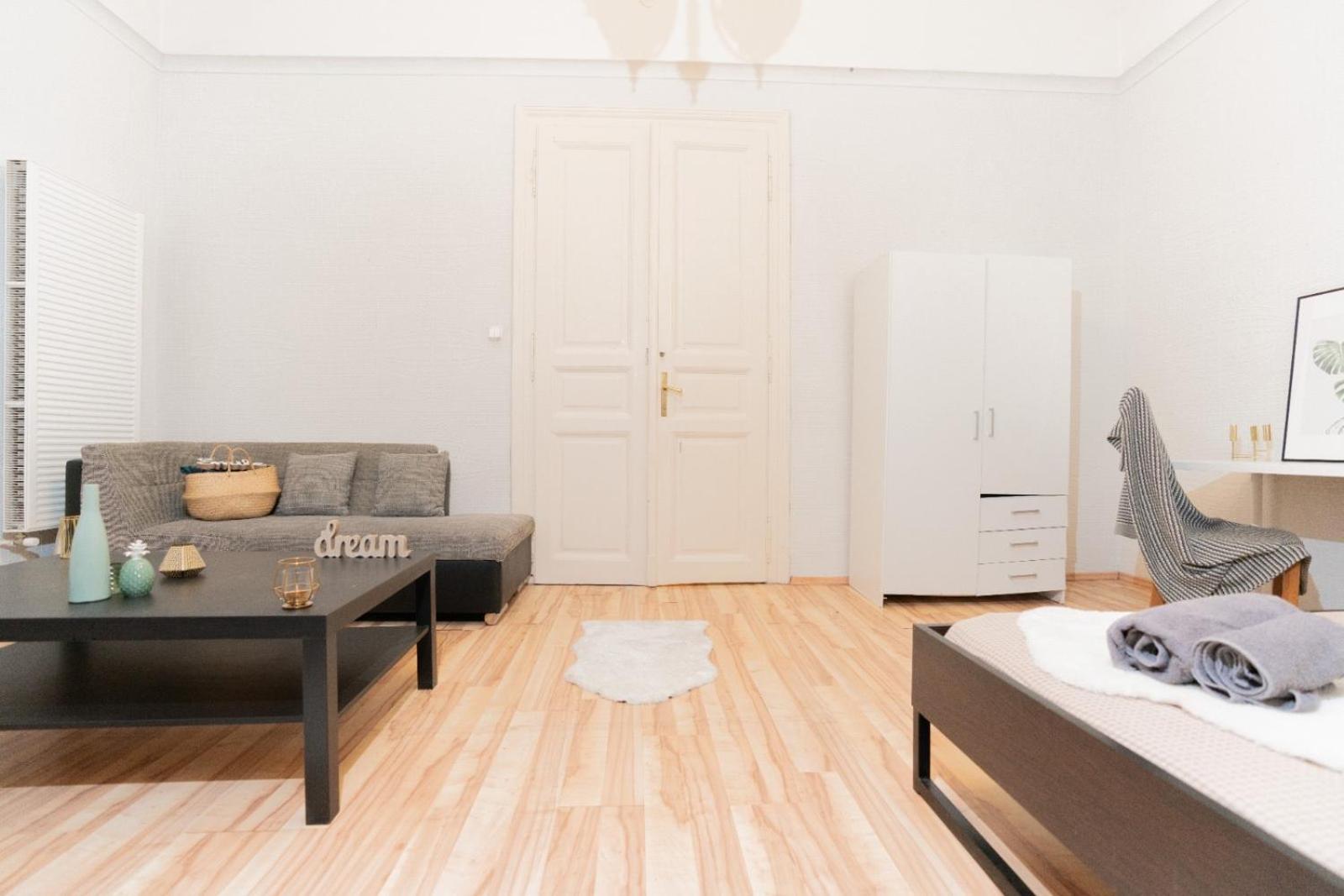 nice 5-room apartment in the heart of the city center near the synagogue view 3