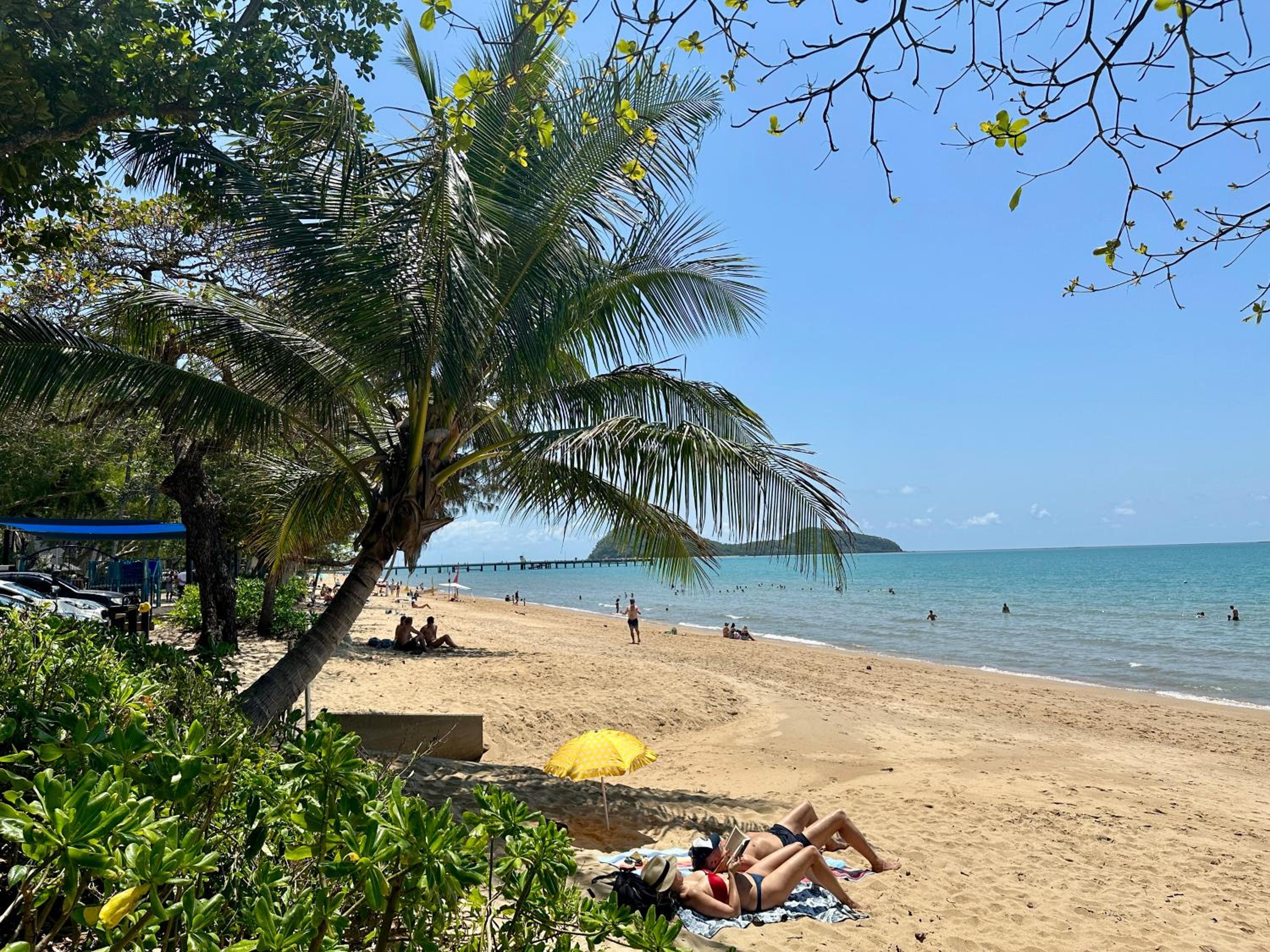 Sweet Creek Cottage, Palm Cove, 200m to Beach, Heated Pool, Pets