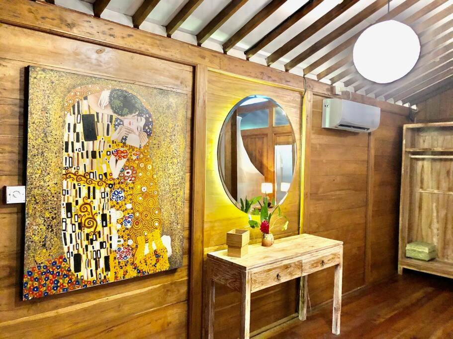 Ubud Auroville bright wooden home with kitchen