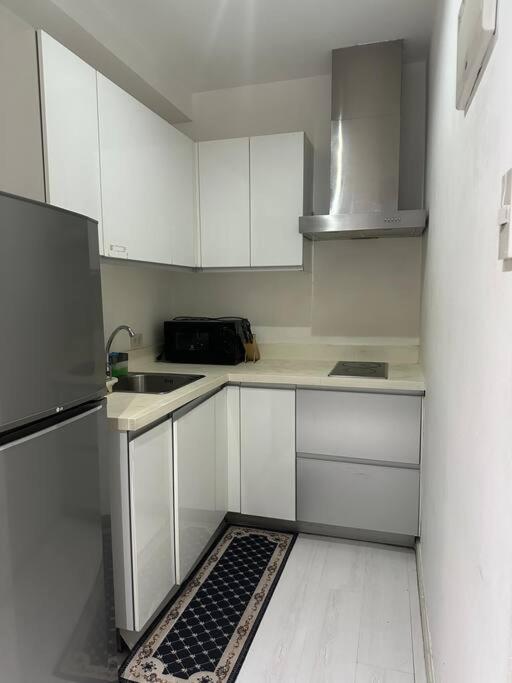 Gramercy Studio on 52nd Floor Rockwell View Free WiFi view 2