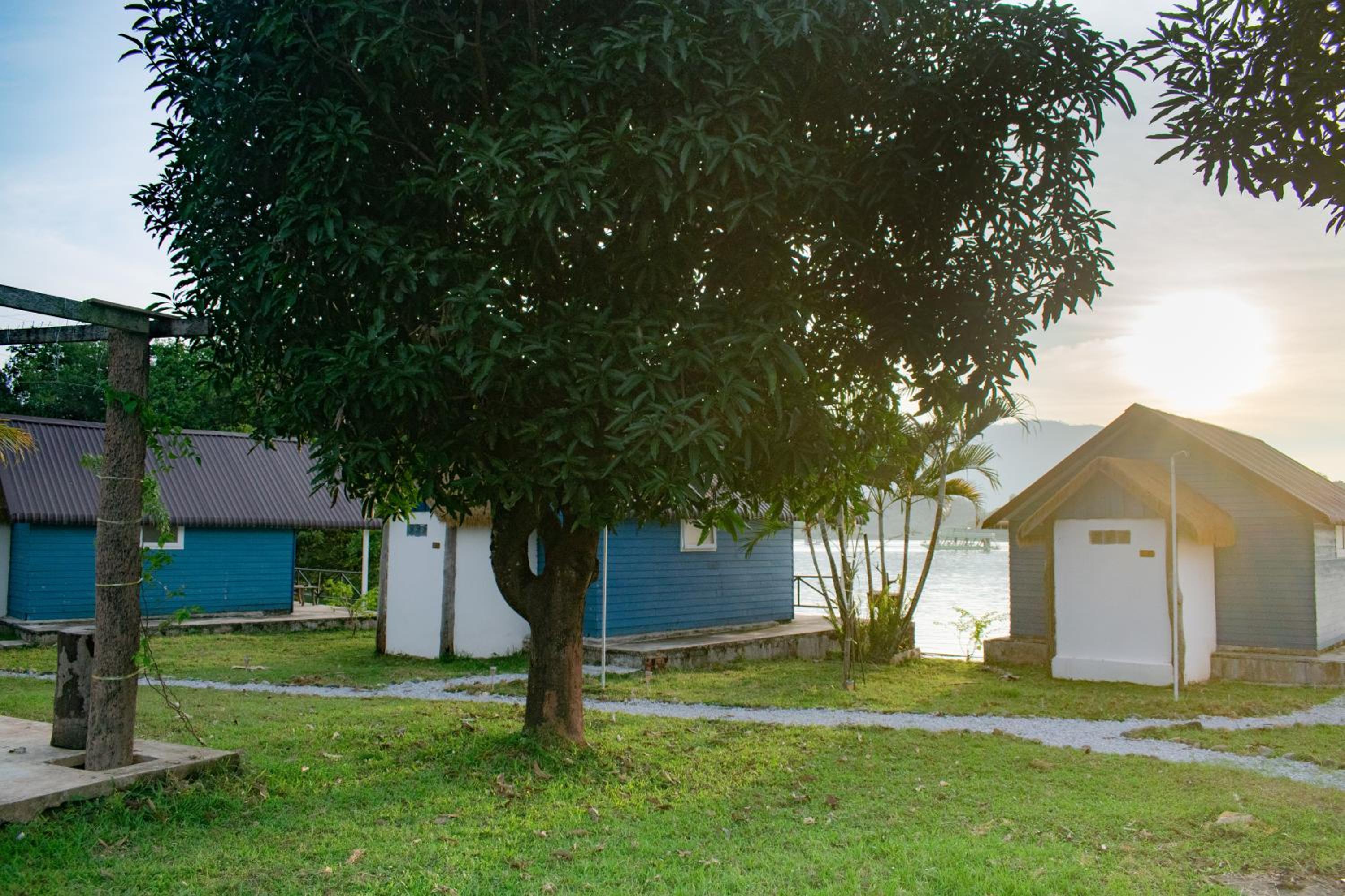 Sunset Nam Ngum resort