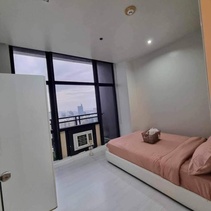 Gramercy Residences Two Bedroom on 60th Floor view 4