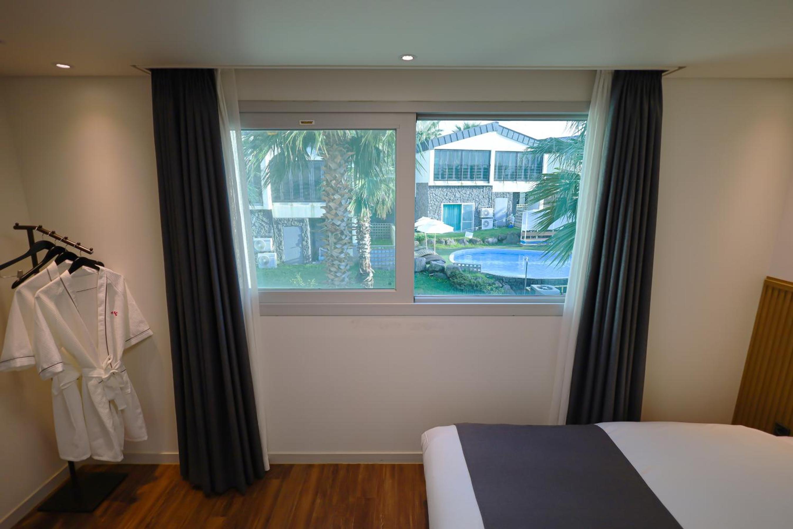 Pool and Villa Sorang