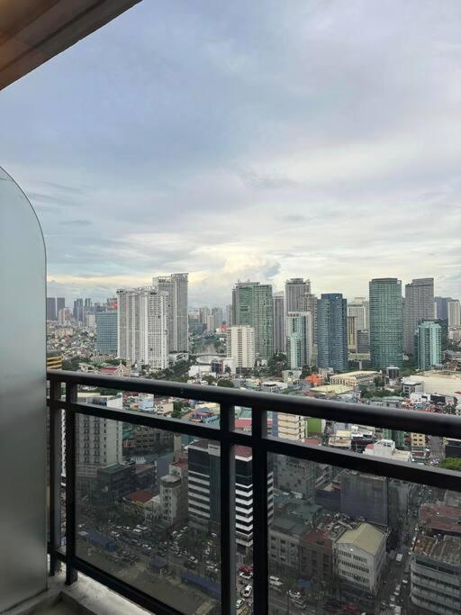 Spacious 1 Bedroom in Gramercy 2 balconies view 3