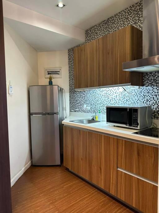 Spacious 1 Bedroom in Gramercy 2 balconies view 5