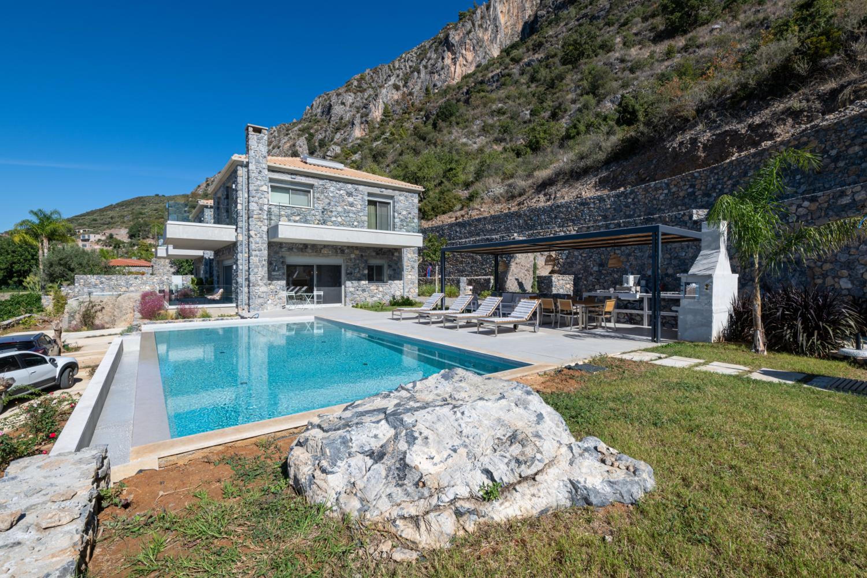 Hotel Cella Villa - Image 1