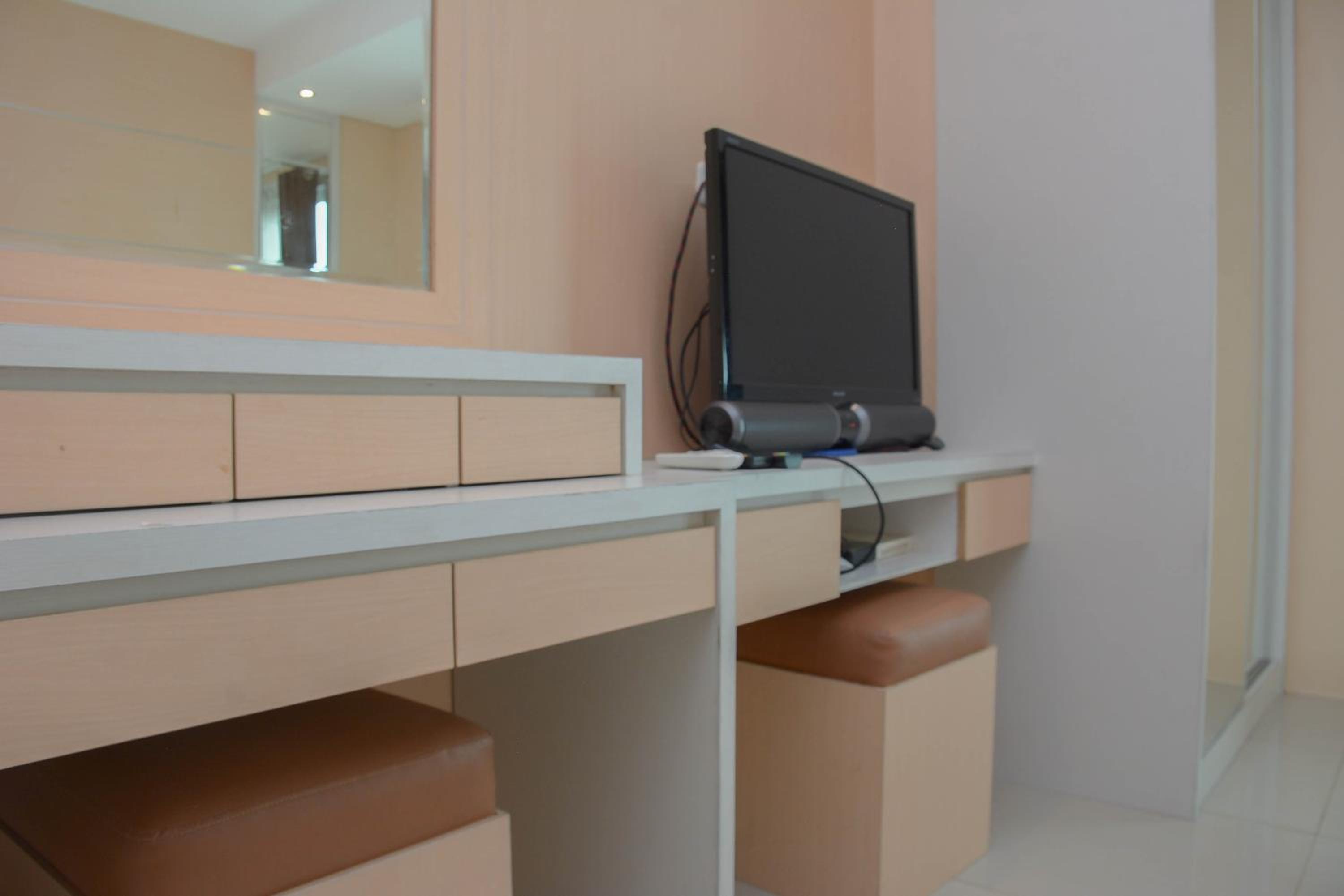 Nice and Minimalist Studio at Apartment Woodland Park Residence By Travelio view 5