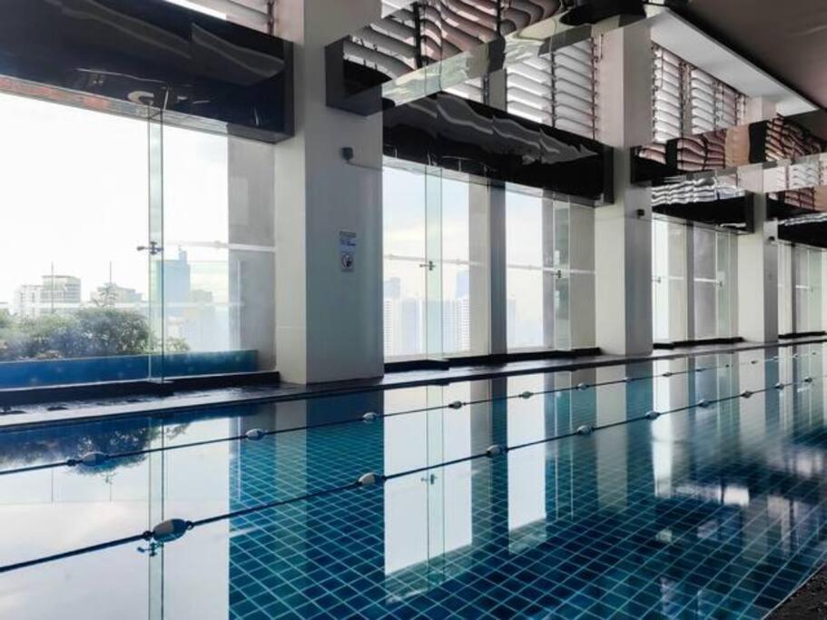 66F 1 BR Penthouse with 2 Balconies Panoramic View view 3