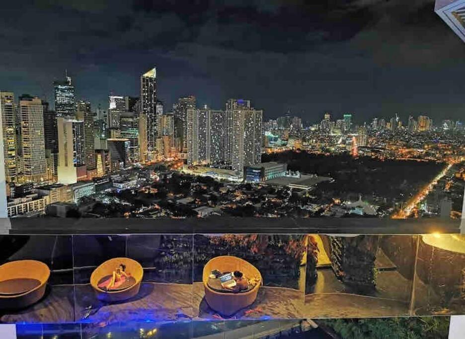 66F 1 BR Penthouse with 2 Balconies Panoramic View view 4