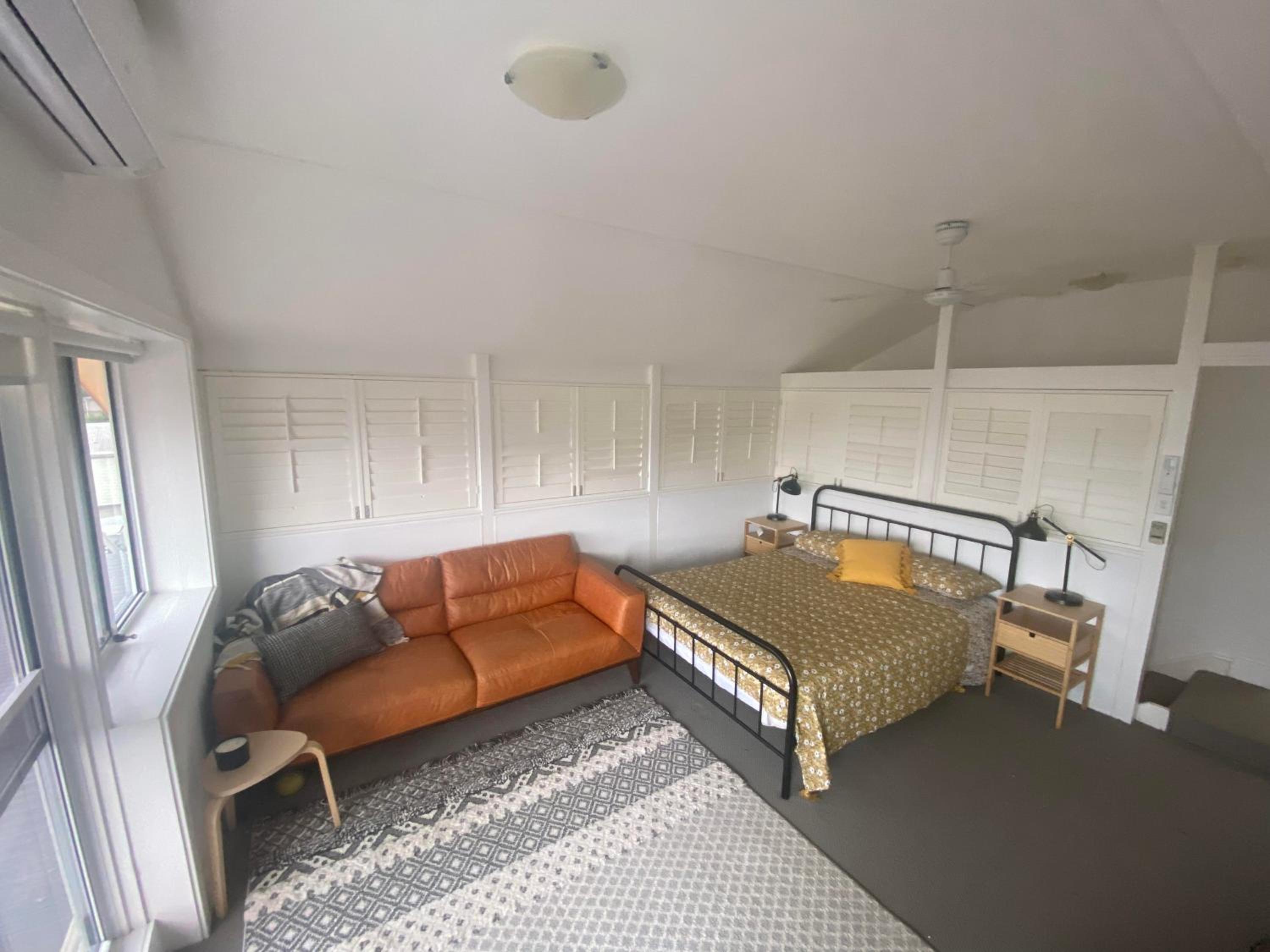 Magical Hardy's Bay Waterfront Apartment