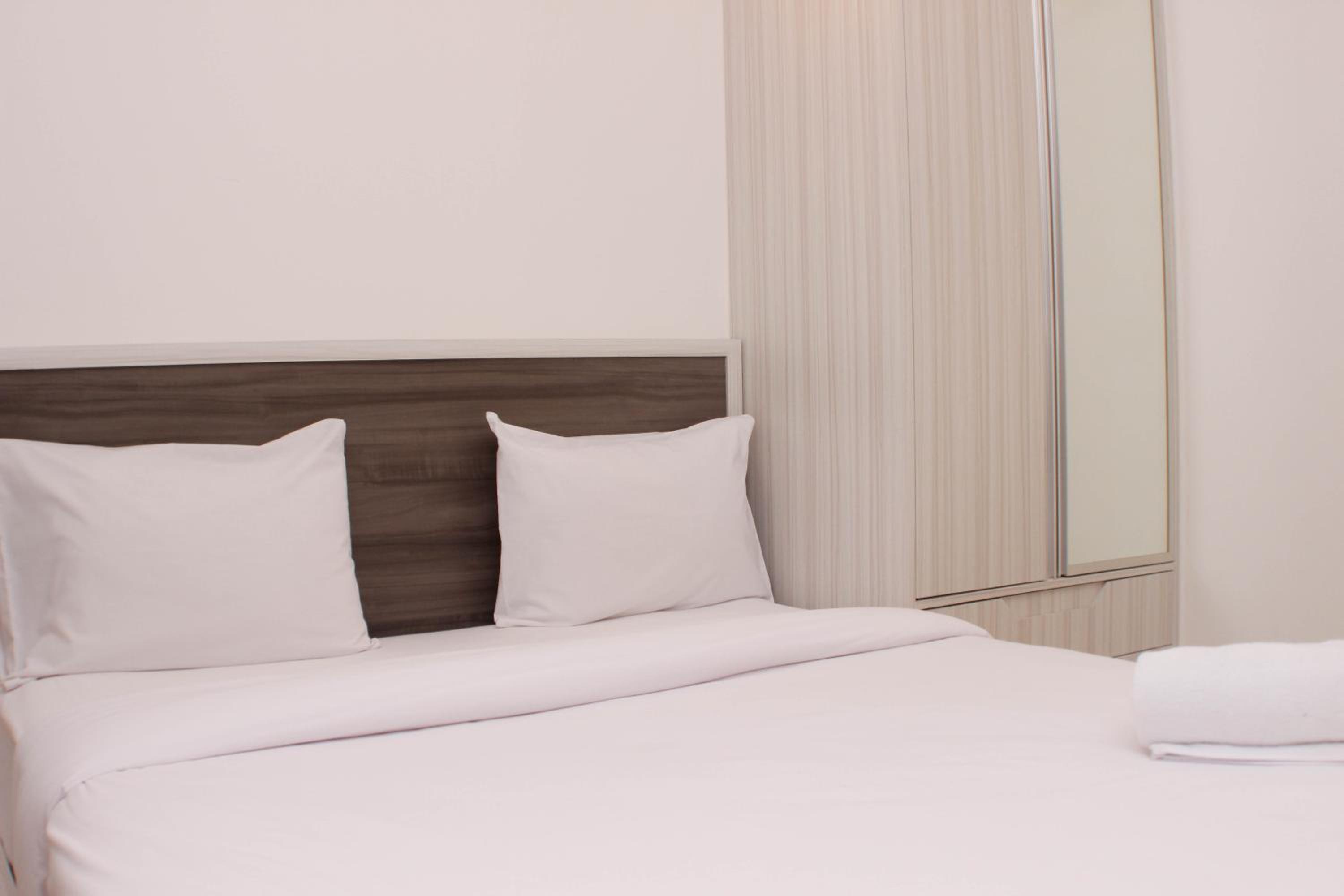 Cozy Stay Studio Urbantown Karawang Apartment By Travelio