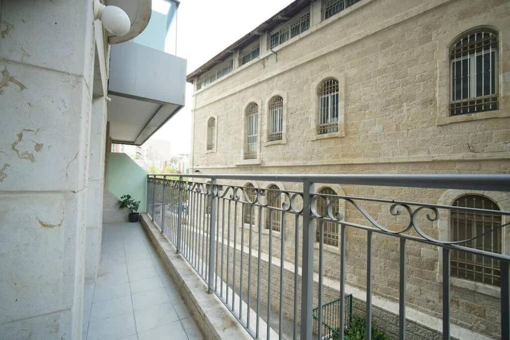 Harav Kuk Modern Apartments By Nimizz view 4
