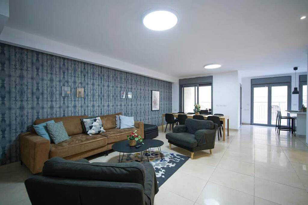 Harav Kuk Modern Apartments By Nimizz view 2