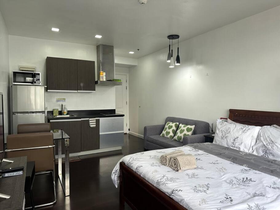 Gramercy Studio with City View fast WIFI Free use of Amenities view 4