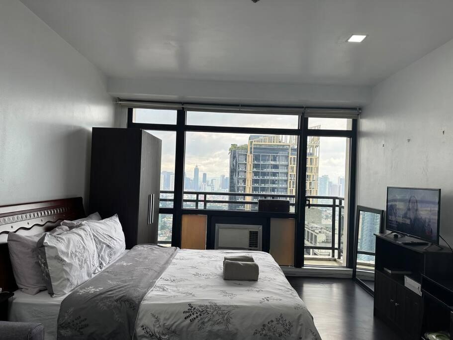 Gramercy Studio with City View fast WIFI Free use of Amenities view 5
