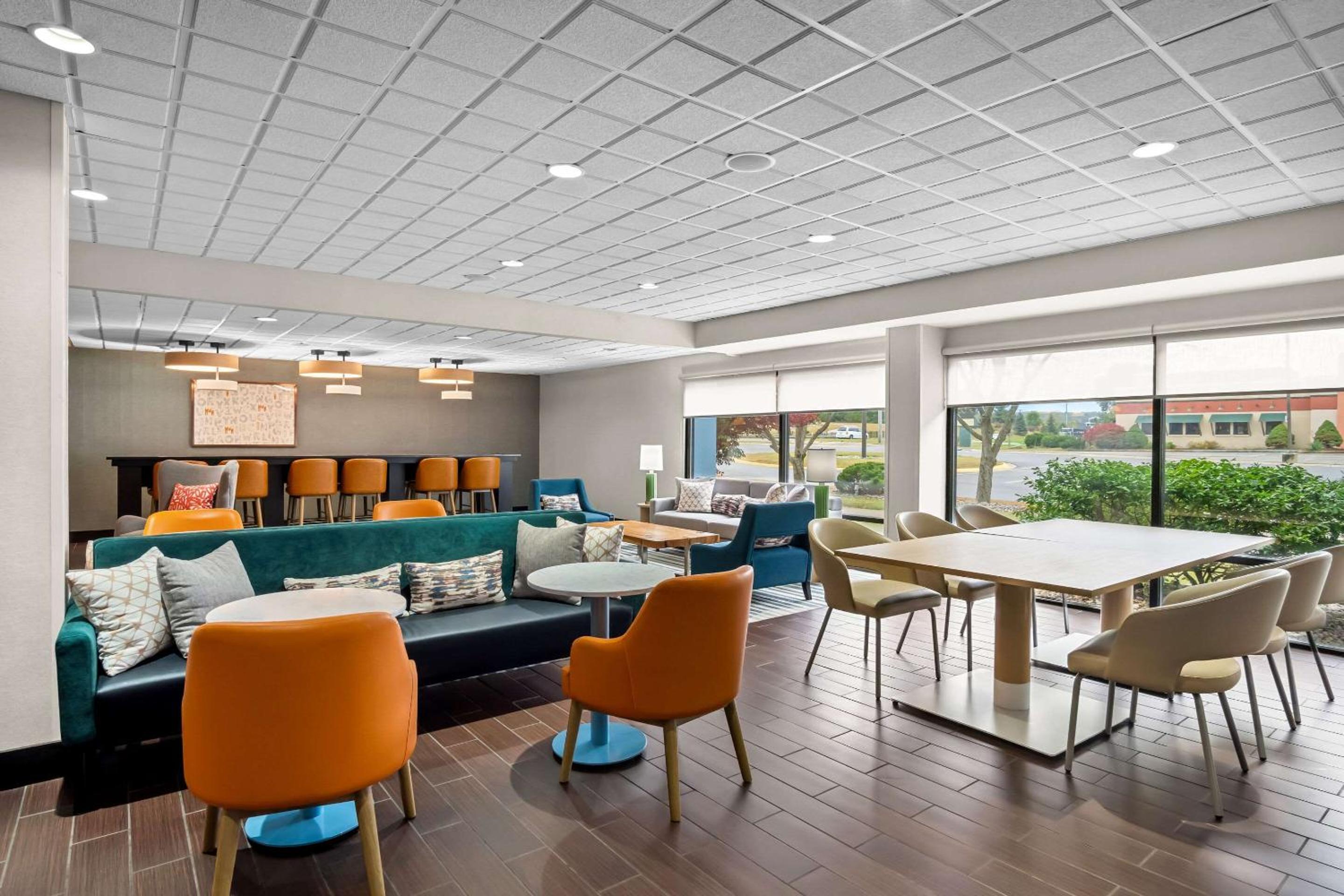 Cadillac Vacations - Comfort Inn - Property Image 3