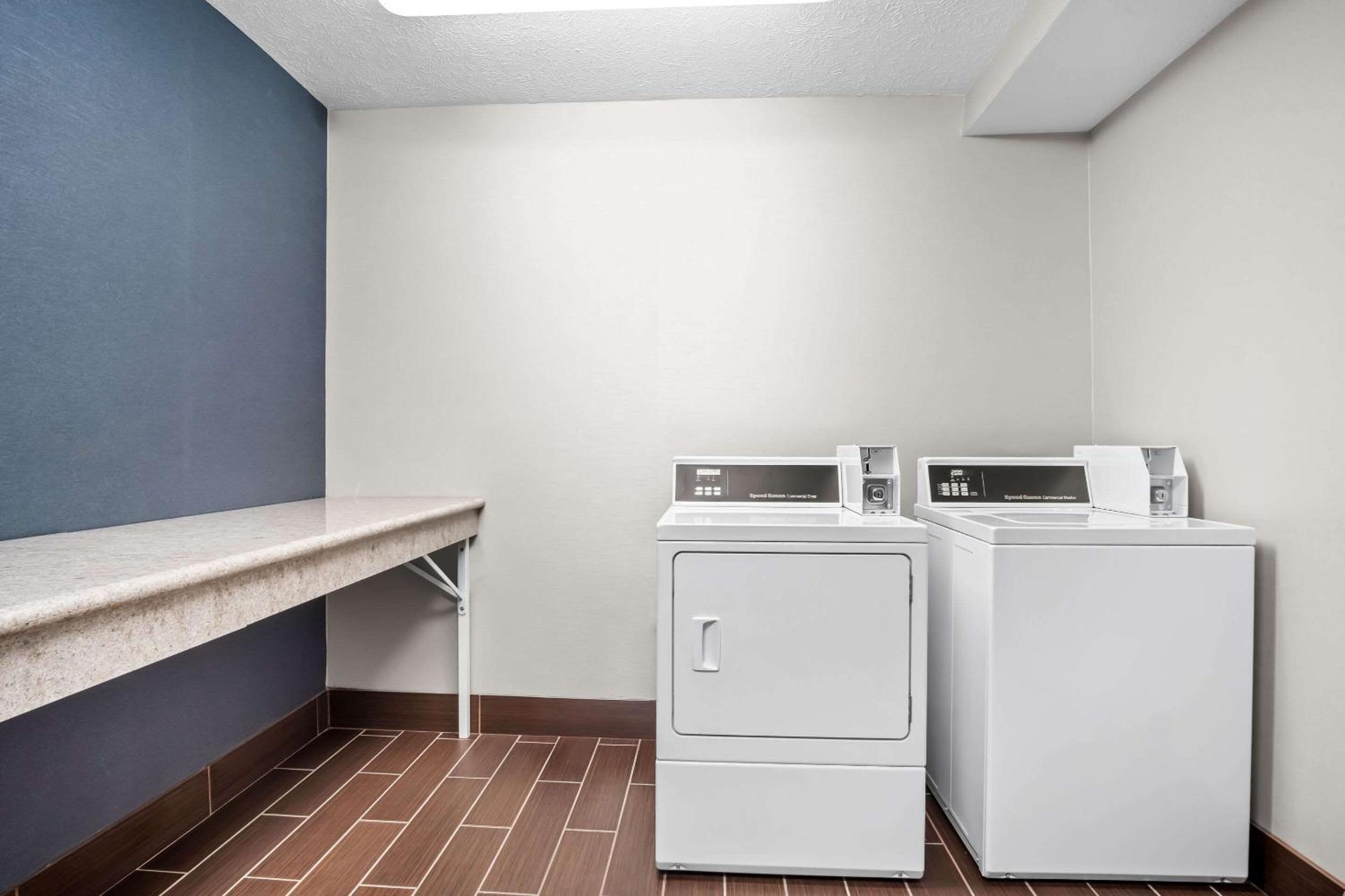 Cadillac Vacations - Comfort Inn - Property Image 8