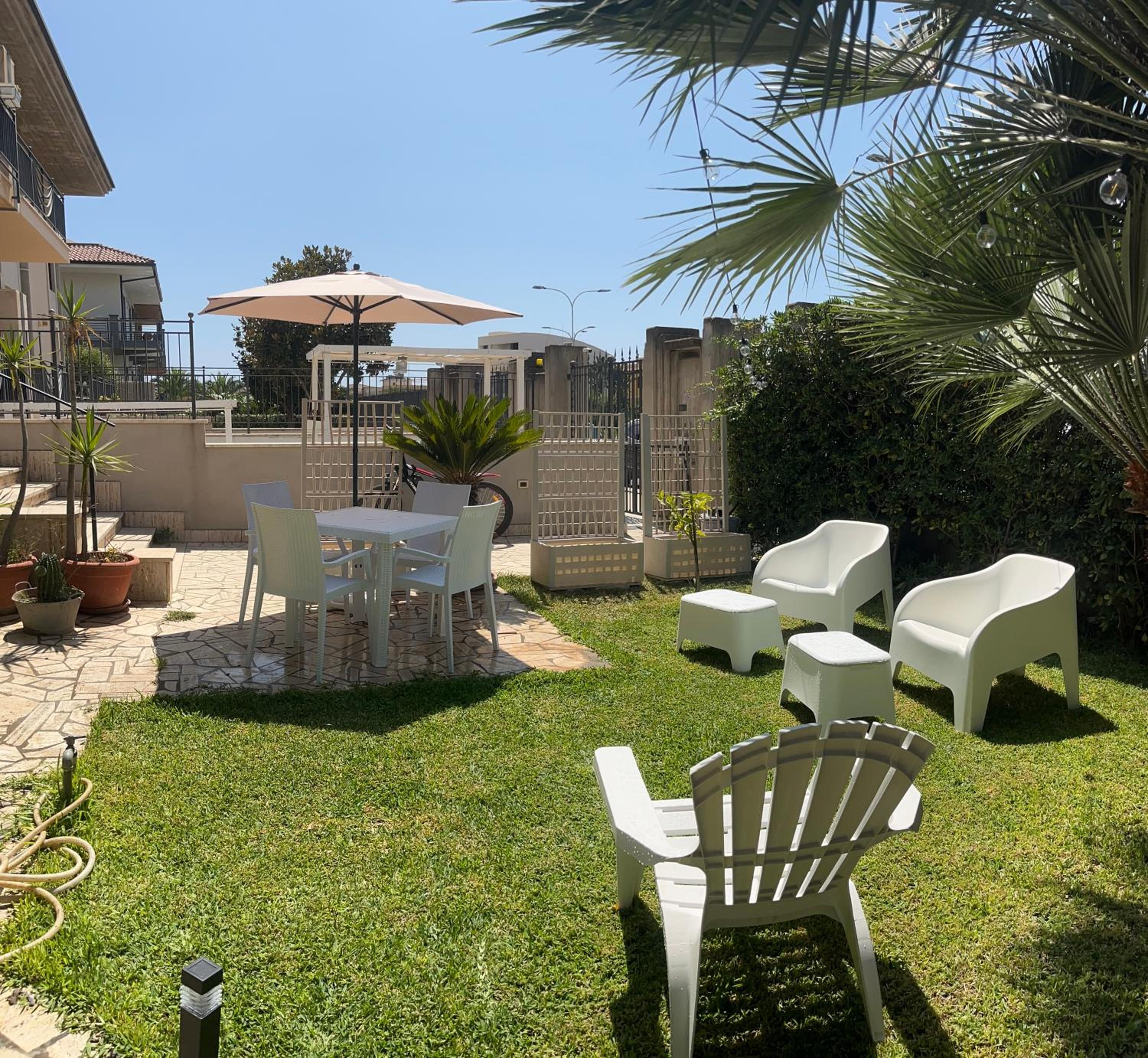 Dolce Far Niente en Avola — balance & terrace