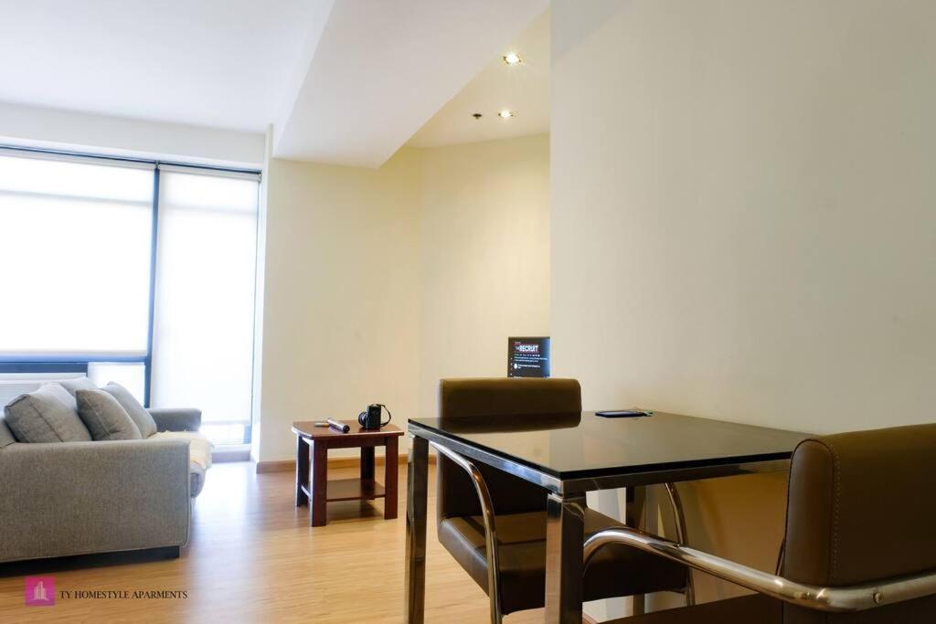54F Studio Gramercy Wifi Netflix Free use of Gym Pool Sauna view 2