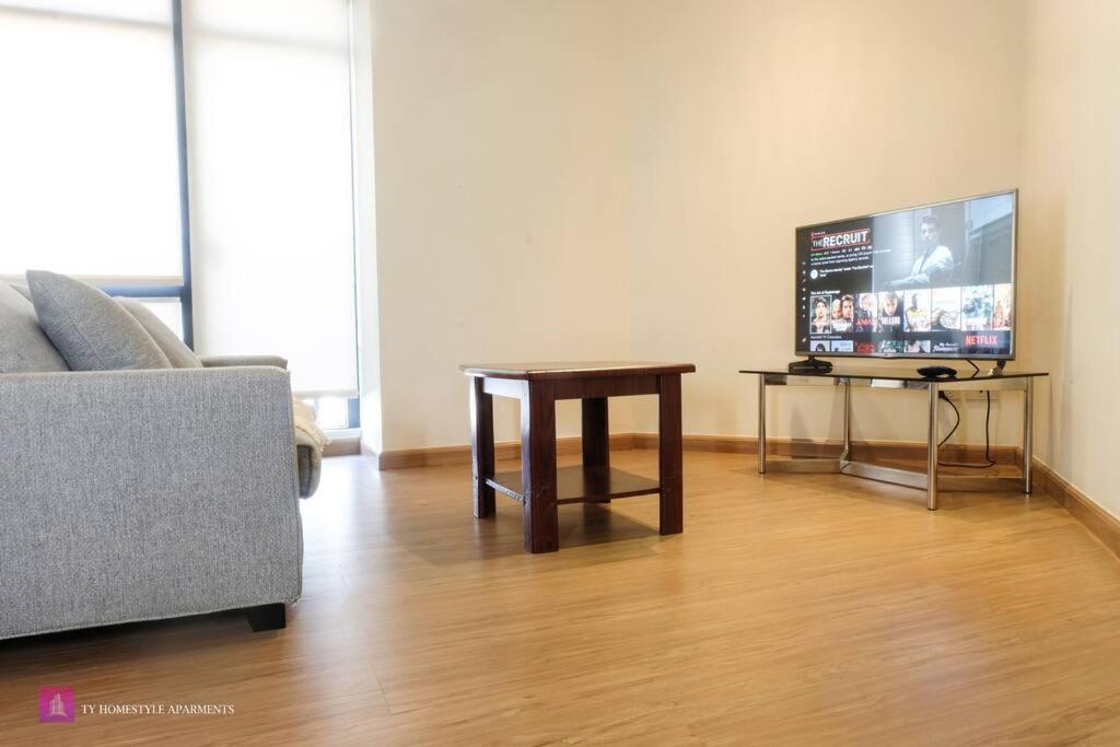 54F Studio Gramercy Wifi Netflix Free use of Gym Pool Sauna view 5