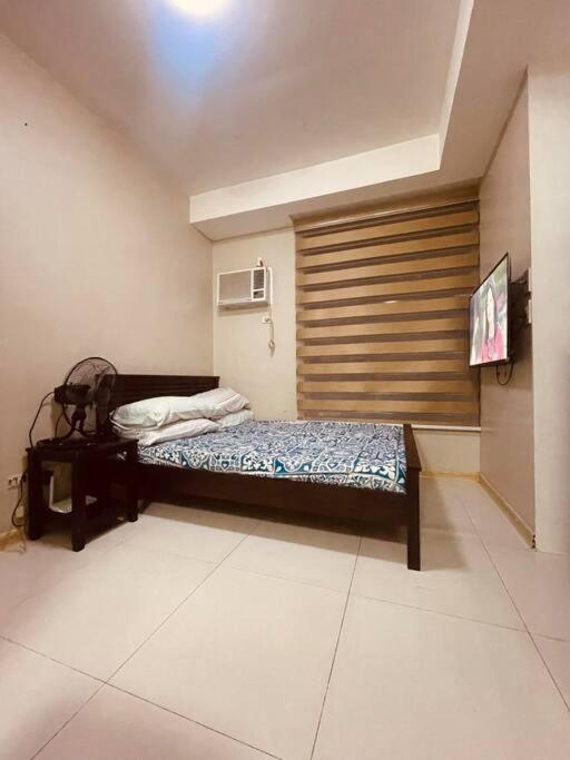 Studio 203Tower2 Sunshine100 Pioneer Near RobinsonCybergate3 Edsa Boni MRT view 4