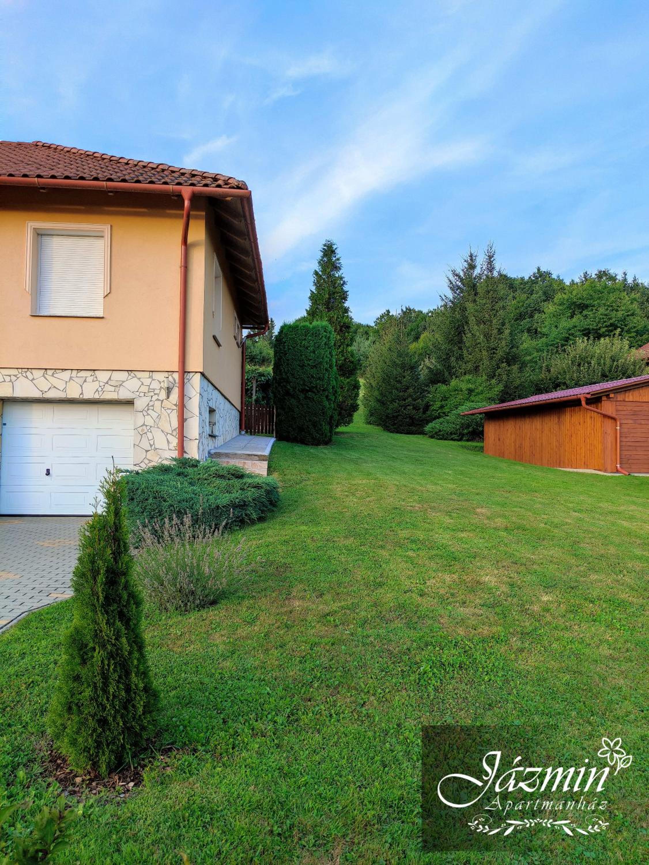 Jázmin Apartmanház